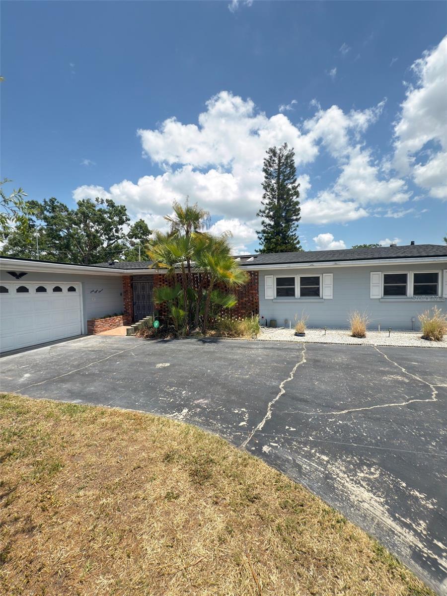 single story home with driveway and an attached garage