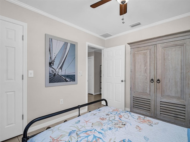 bedroom with crown molding, visible vents, baseboards, and a ceiling fan
