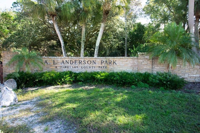 community sign featuring a yard