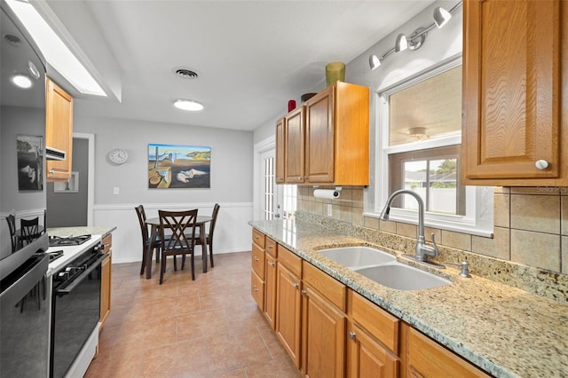 522 Norfolk St, Dunedin, FL 34698 - photo 14