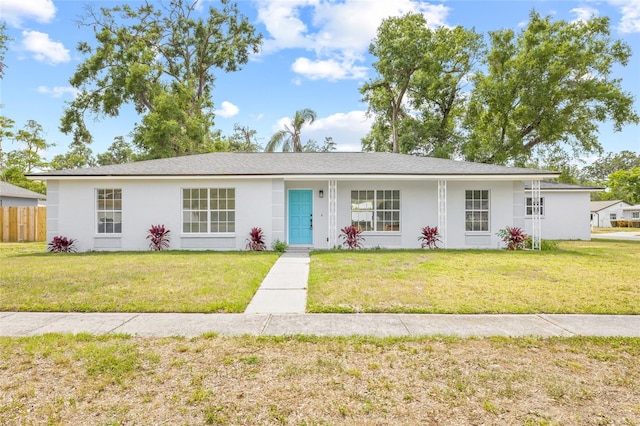 2901 Forestwood Dr, Seffner, FL 33584 - ranch-style house featuring stucco siding and a front lawn