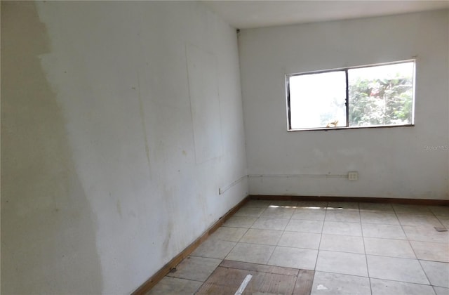 empty room featuring light tile patterned floors
