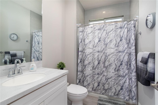 bathroom with toilet, a shower with curtain, and vanity