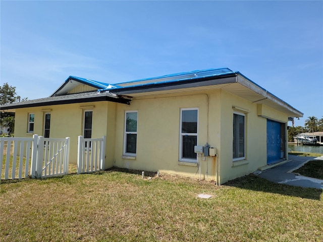 5930 Bahama Way N, St Pete Beach, FL 33706 - view of side of home with stucco siding