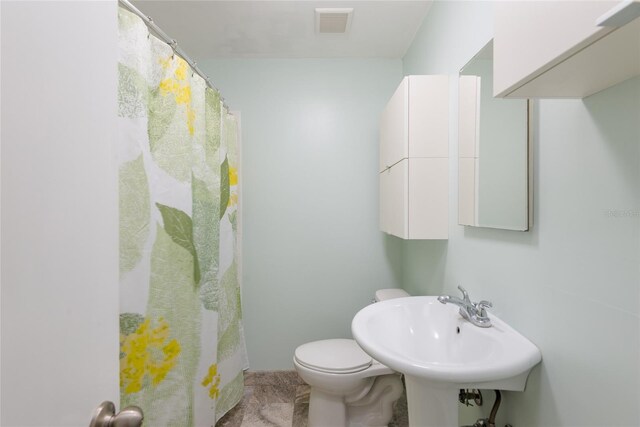 1310 Hilton Pl, Tampa, FL 33604 - bathroom with toilet, visible vents, a sink, and curtained shower
