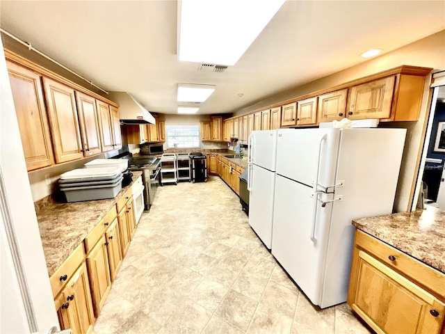 4740 Carrington Ct Unit 4740, New Port Richey, FL 34655 - kitchen featuring appliances with stainless steel finishes, ventilation hood, and a sink