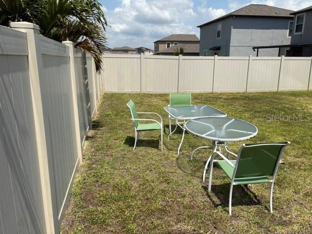 view of yard featuring a fenced backyard