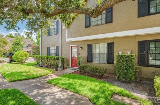 16504 Lake Brigadoon Cir, Tampa, FL 33618 - multi unit property featuring stucco siding and a front yard
