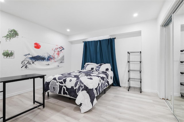 16504 Lake Brigadoon Cir, Tampa, FL 33618 - bedroom featuring light wood-style floors, recessed lighting, and baseboards