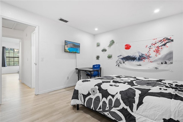 16504 Lake Brigadoon Cir, Tampa, FL 33618 - bedroom with light wood-style floors, recessed lighting, and baseboards