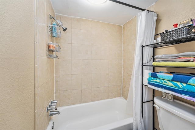 200 Country Club Dr Unit 403, Largo, FL 33771 - full bath featuring shower / tub combo with curtain, toilet, and a textured wall
