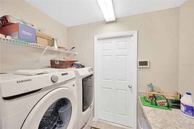 305 St Georges Cir, Eagle Lake, FL 33839 - laundry room with independent washer and dryer