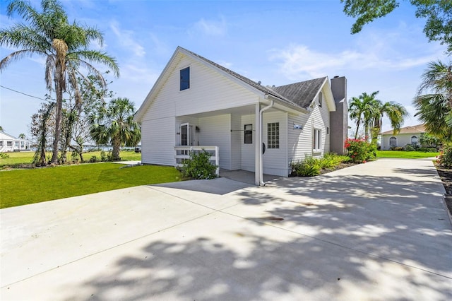 308 Chauncey Ave, Bradenton, FL 34208 - view of front of house with driveway, a porch, and a front yard