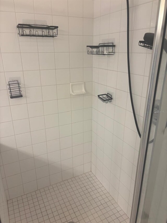 7504 Turtle View Dr, Ruskin, FL 33573 - full bath featuring a stall shower