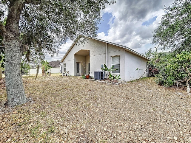 7504 Turtle View Dr, Ruskin, FL 33573 - view of front facade featuring stucco siding
