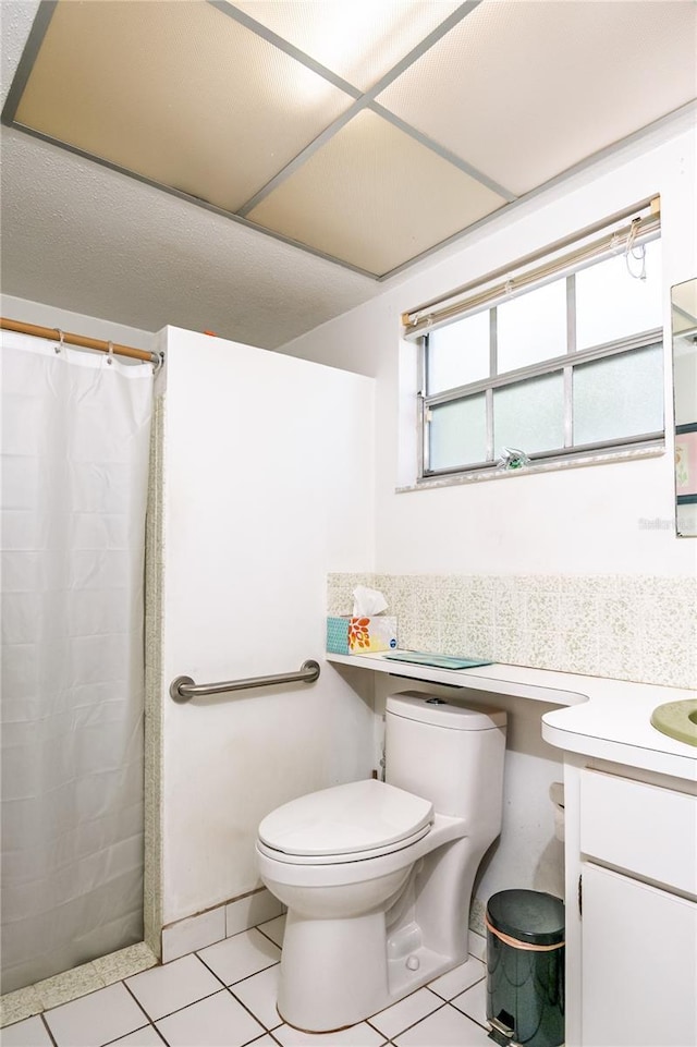 12303 Fieldstone Ln, Hudson, FL 34667 - full bathroom featuring toilet, tile patterned flooring, vanity, and curtained shower