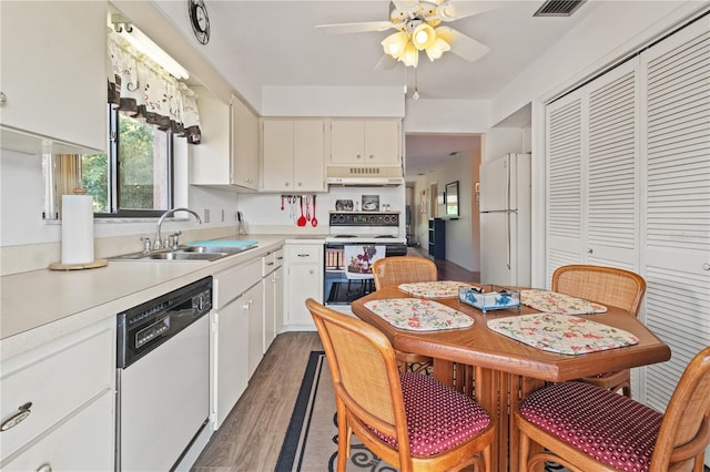 12804 Wedgewood Way Unit C, Hudson, FL 34667 - kitchen with white appliances, under cabinet range hood, a sink, ceiling fan, and light countertops
