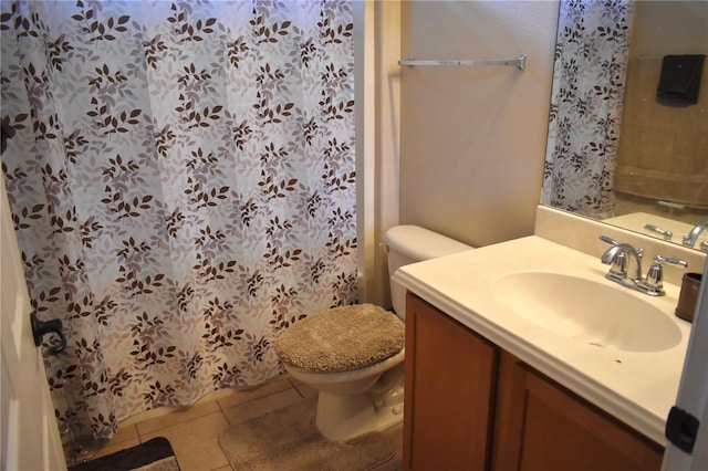 bathroom with toilet, a shower with curtain, tile patterned floors, and vanity