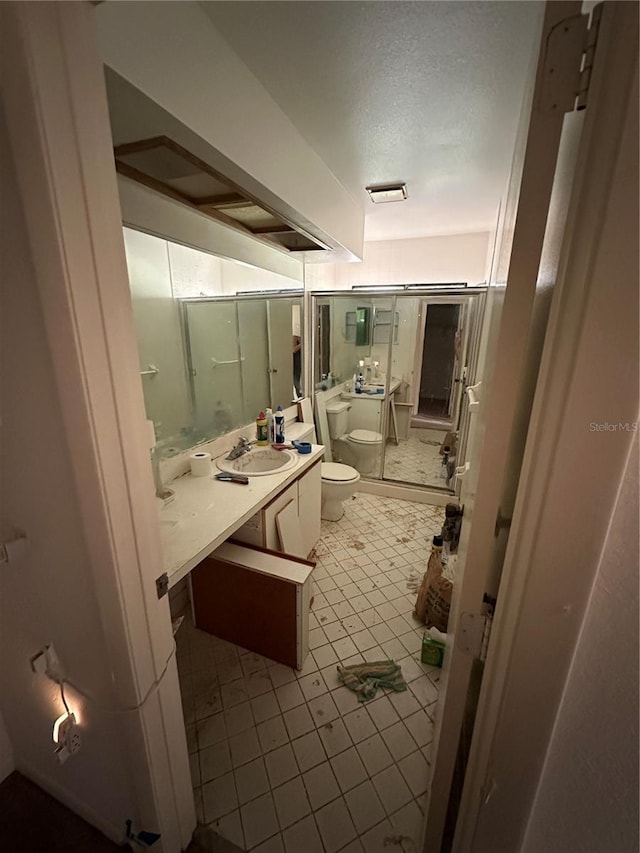 135 Pinewinds Blvd, Oldsmar, FL 34677 - full bath featuring a stall shower, vanity, a textured ceiling, and tile patterned flooring