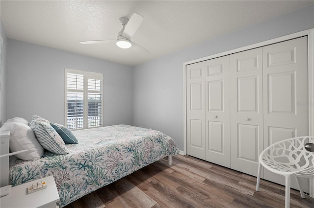 5193 Boyle Ter, Port Charlotte, FL 33981 - bedroom featuring a closet, wood finished floors, a ceiling fan, and a textured ceiling