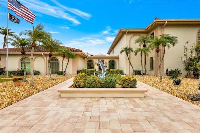 view of front facade featuring stucco siding