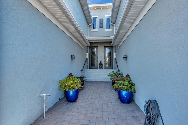 915 Tidewater Shores Loop, Bradenton, FL 34208 - doorway to property with stucco siding and a patio area