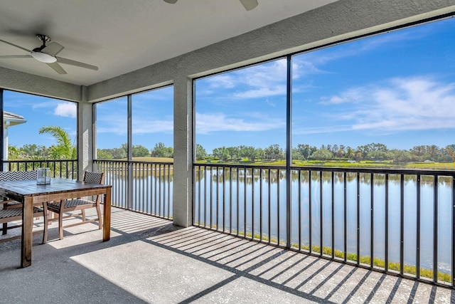 915 Tidewater Shores Loop, Bradenton, FL 34208 - sunroom with a ceiling fan and a water view
