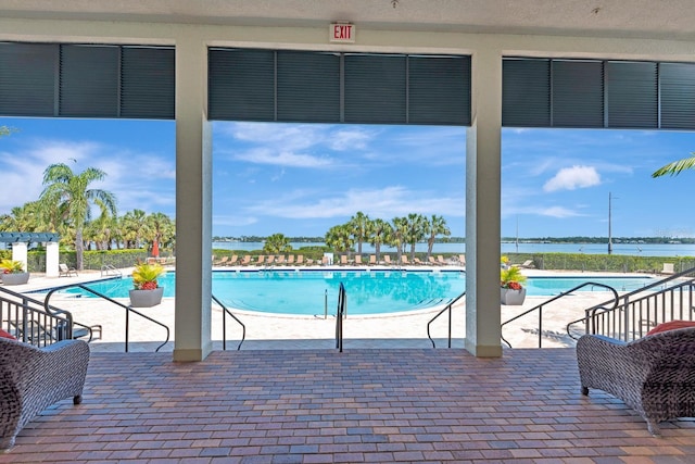 915 Tidewater Shores Loop, Bradenton, FL 34208 - community pool with a patio