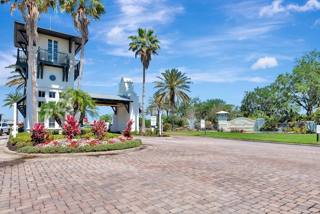 915 Tidewater Shores Loop, Bradenton, FL 34208 - view of decorative road with curbs
