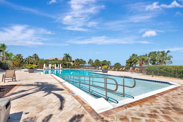 915 Tidewater Shores Loop, Bradenton, FL 34208 - community pool with fence and a patio area