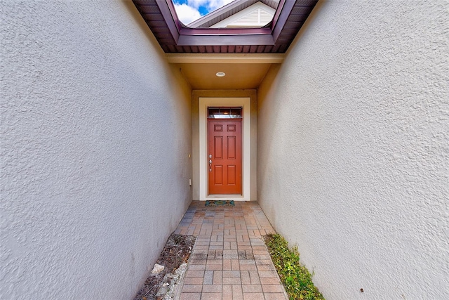 view of exterior entry with stucco siding