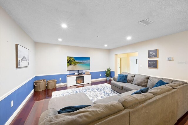 916 Shangri La Dr, Seffner, FL 33584 - living area with wood finished floors, recessed lighting, baseboards, and a textured ceiling