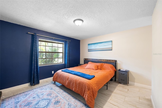 916 Shangri La Dr, Seffner, FL 33584 - bedroom with baseboards and a textured ceiling