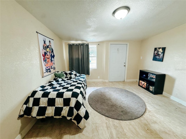 916 Shangri La Dr, Seffner, FL 33584 - bedroom featuring a textured ceiling and baseboards