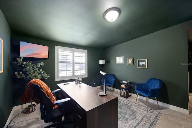 916 Shangri La Dr, Seffner, FL 33584 - home office with baseboards