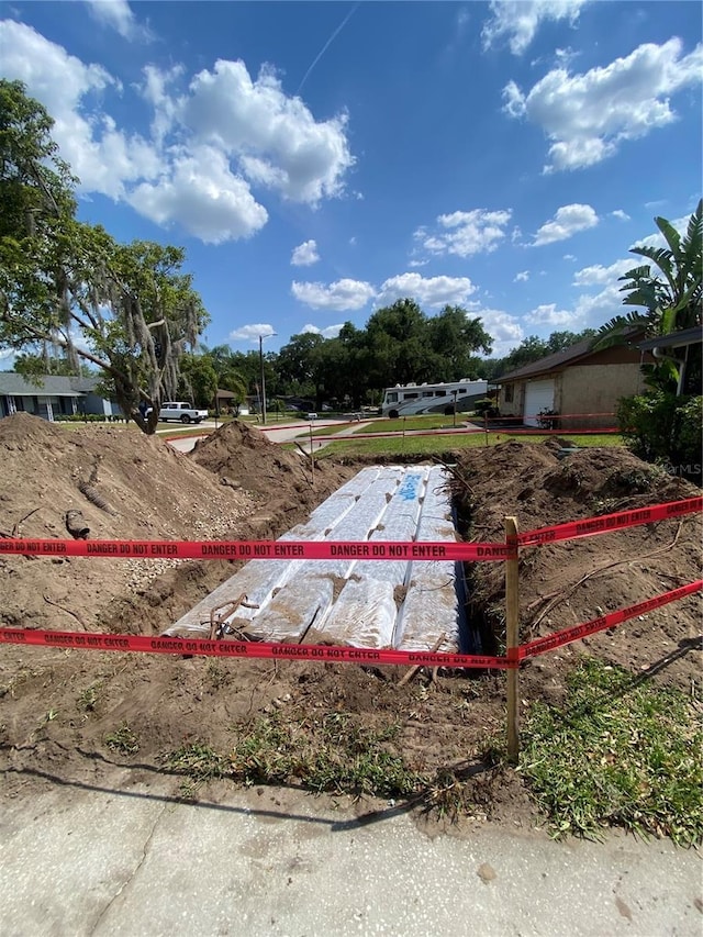 916 Shangri La Dr, Seffner, FL 33584 - view of yard featuring an attached garage