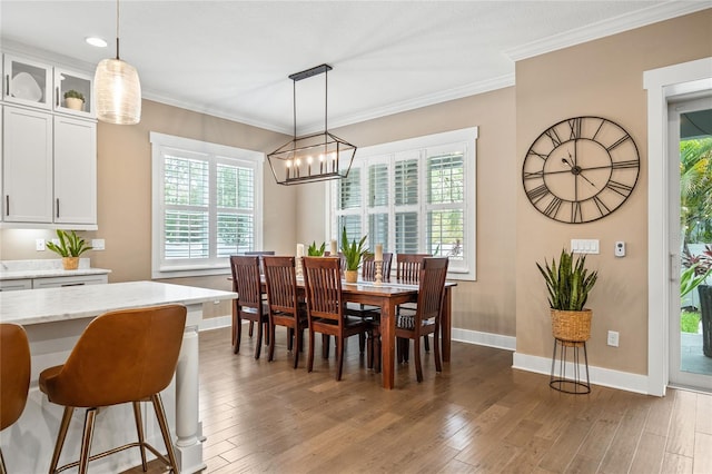 3611 W Royal Palm Cir, Tampa, FL 33629 - dining room with light wood-style floors, baseboards, crown molding, and a chandelier