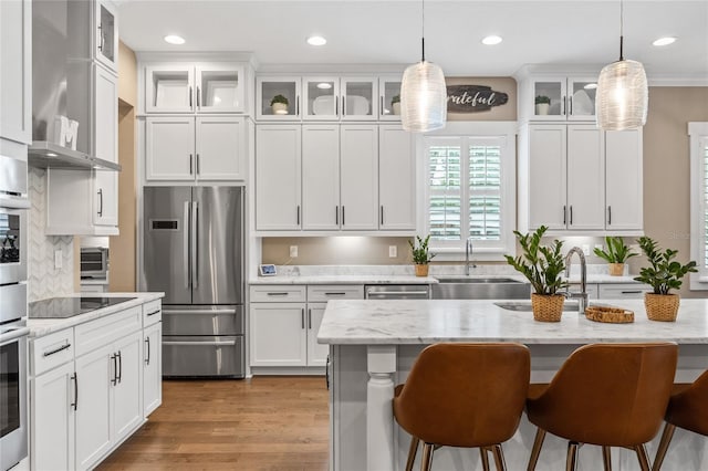 3611 W Royal Palm Cir, Tampa, FL 33629 - kitchen with stainless steel appliances, a sink, pendant lighting, a kitchen breakfast bar, and recessed lighting