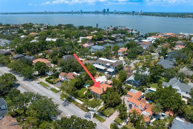 136 W Davis Blvd, Tampa, FL 33606 - aerial overview of property's location featuring a nearby body of water and nearby suburban area
