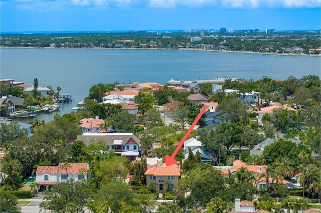 136 W Davis Blvd, Tampa, FL 33606 - aerial view of property and surrounding area with a large body of water and nearby suburban area