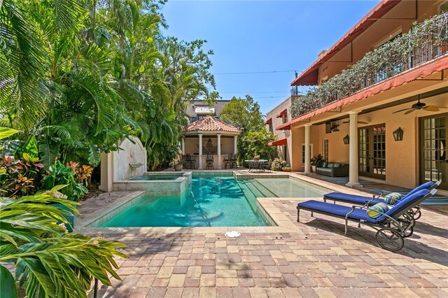 136 W Davis Blvd, Tampa, FL 33606 - view of swimming pool featuring a patio area, ceiling fan, and a pool with connected hot tub
