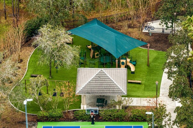 aerial view of property and surrounding area