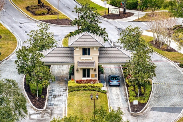 aerial view of property and surrounding area