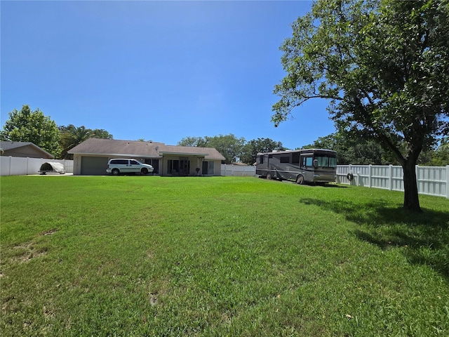 827 Creekside Ln, Palm Harbor, FL 34684 - view of yard with a garage