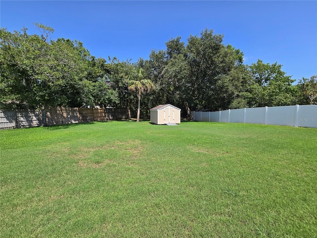 827 Creekside Ln, Palm Harbor, FL 34684 - view of yard