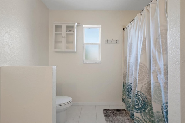 bathroom featuring tile patterned floors, baseboards, toilet, and a shower with curtain