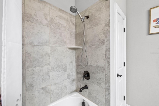 bathroom with bathtub / shower combination