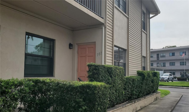 view of exterior entry with stucco siding