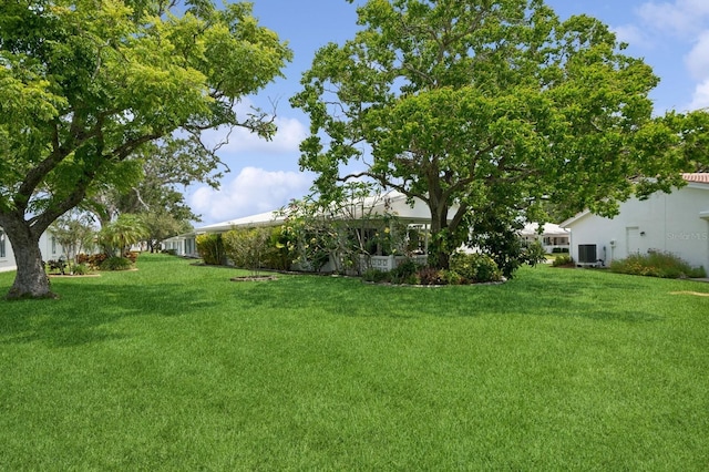 9018 39th Ln N Unit 5, Pinellas Park, FL 33782 - view of grassy yard featuring cooling unit
