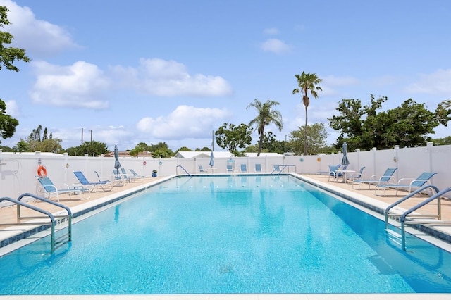 9018 39th Ln N Unit 5, Pinellas Park, FL 33782 - community pool with a patio area and fence